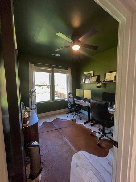 Building Photo - 3051 Hillside Rd