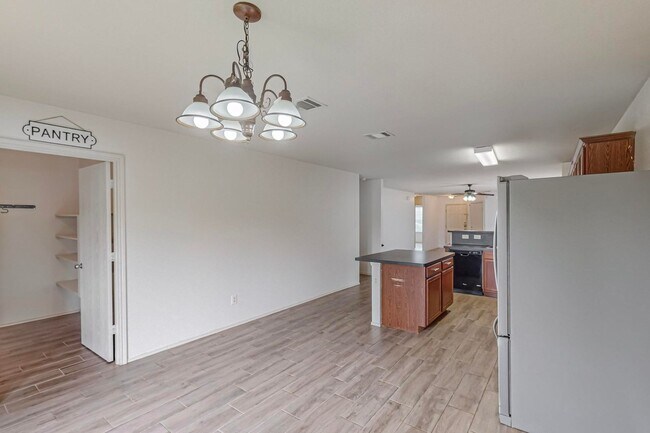 Building Photo - Adorable 3 bedroom 2 bath in Burleson Texas!