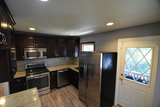 Building Photo - 7852 Sprucewood Ave