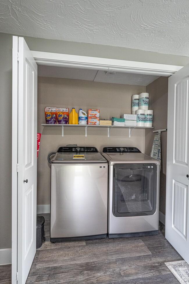 Building Photo - 750 Sharp Pl