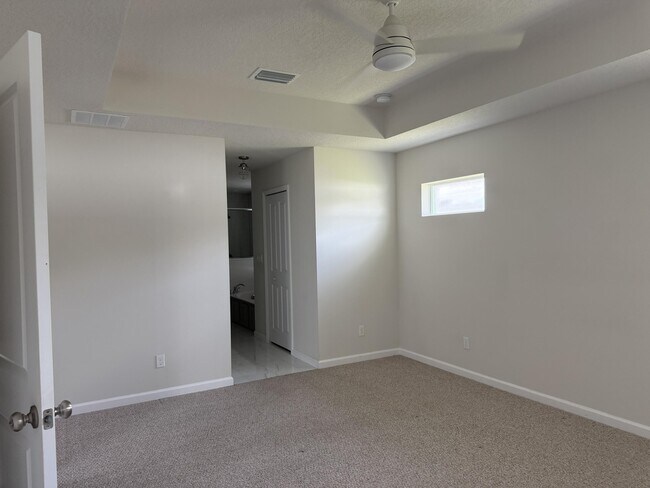 Building Photo - 4634 SW Athena Dr