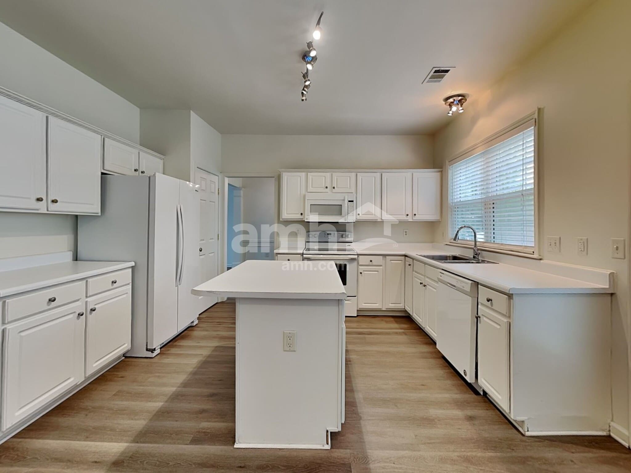 Building Photo - 405 Carphilly Ct