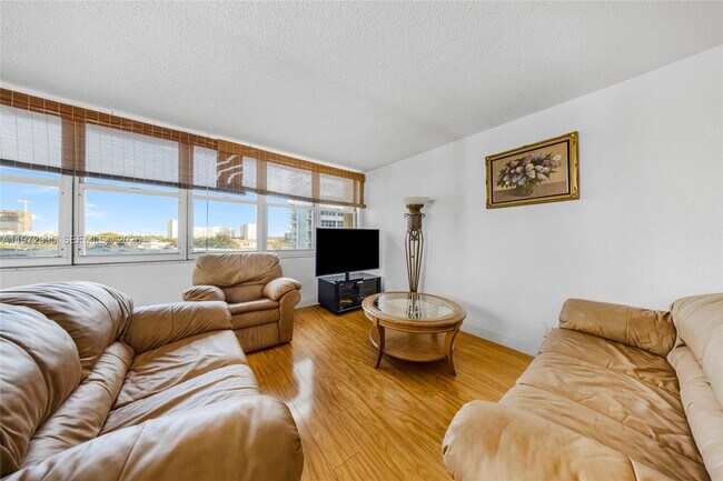 Building Photo - 1825 S Ocean Dr