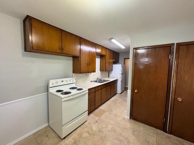 Building Photo - Welcome to this charming 3-bedroom, 1.5-bathroom home with easy access to FT. SAM, BAMC, RANDOLPH...