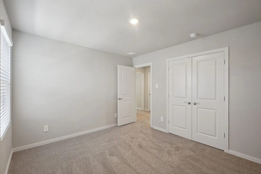 Building Photo - 3914 Walmer Wy