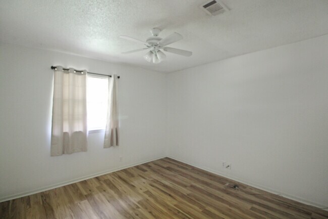 Building Photo - 54 Willowbrook Ln