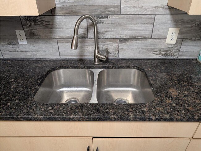 Building Photo - 4512 E 10th Ave