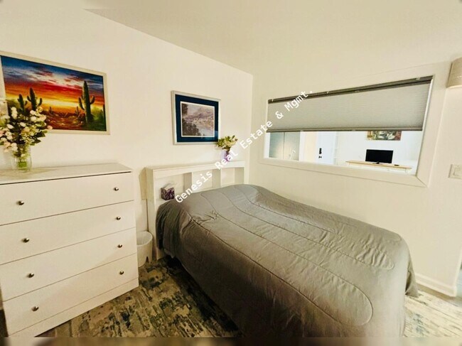 Building Photo - "Chic & Cozy 1-Bedroom Condo with Granite Touches & Furnished Comfort in Tucson!"