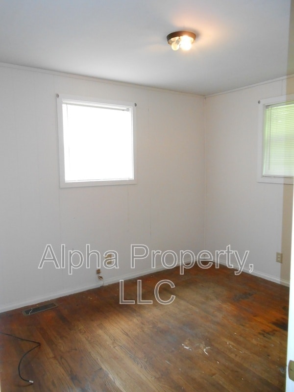 Building Photo - 212 Campbell Ave