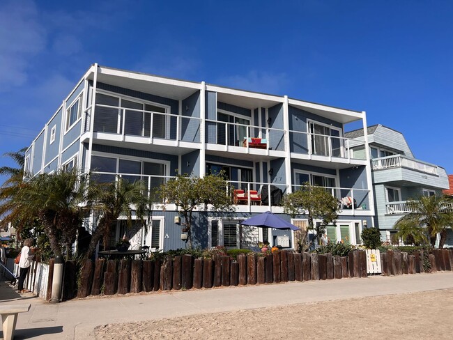 Building Photo - Live at the Bay All Year Round! SPACIOUS 3...