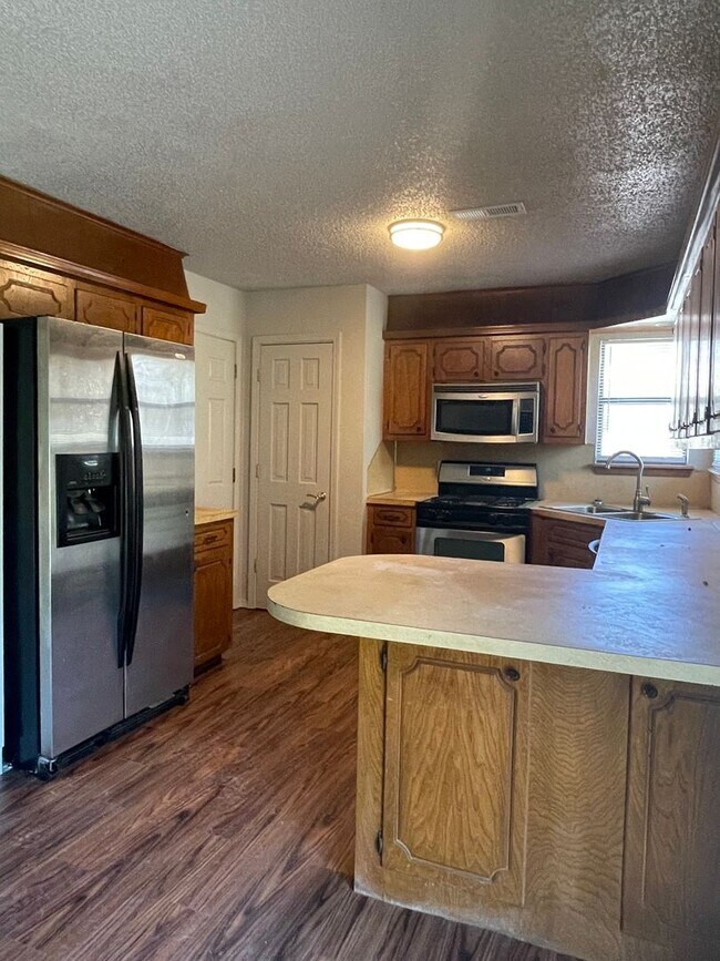 Building Photo - Cute remodeled 3Bd 1.5 bath