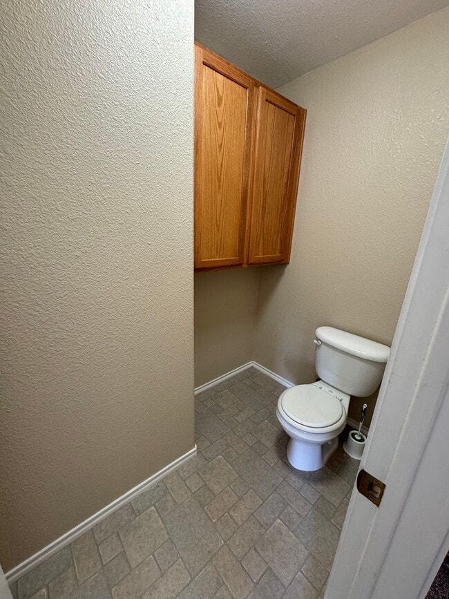 Building Photo - 2 Bedroom 2 Bathroom Condo! NORTHEAST