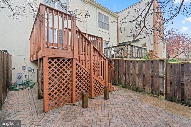 Building Photo - 1120 S Kenwood Ave