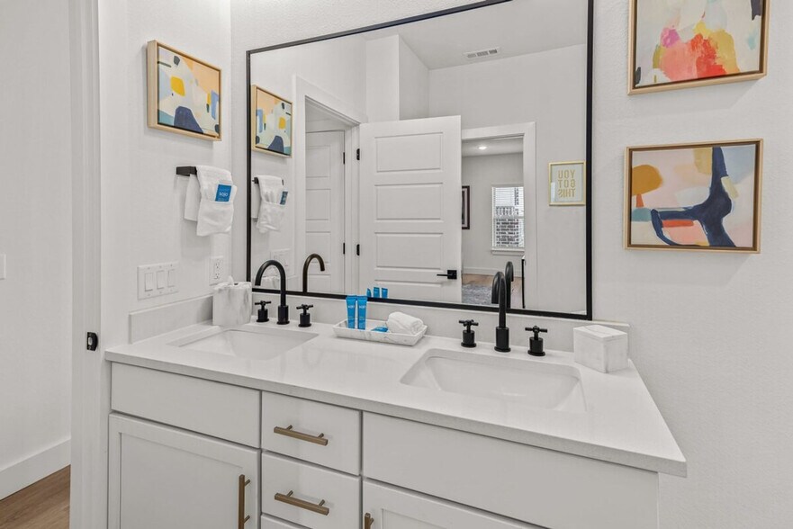 Building Photo - 2612 SW Livingston Square