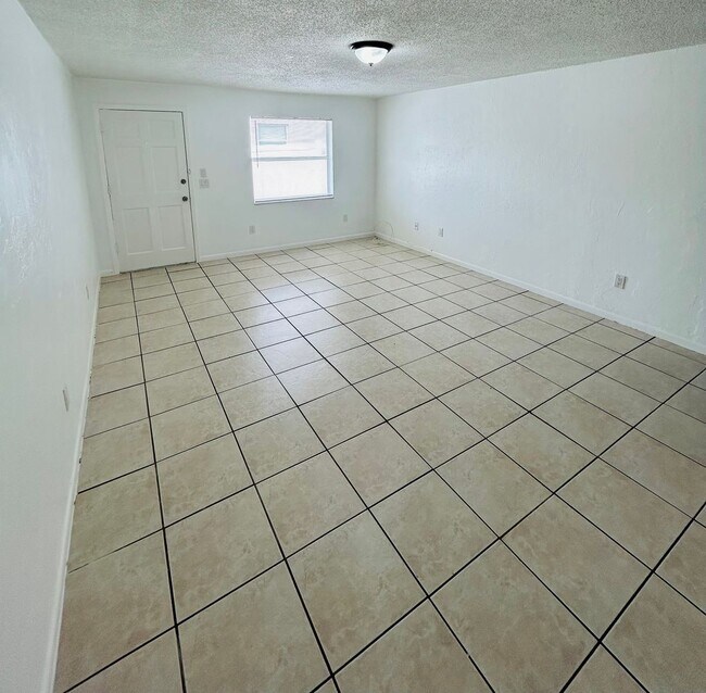 Building Photo - 2648 South Dr