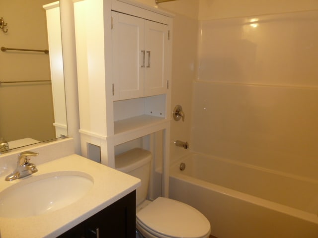 Building Photo - 860 Champions Dr