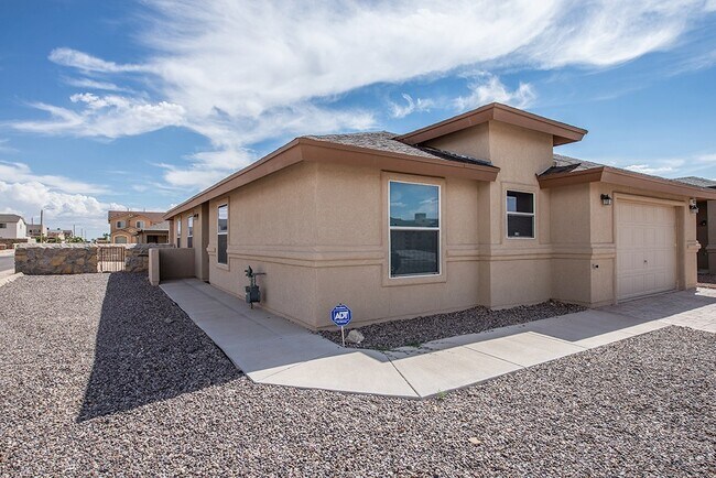 Building Photo - RECENTLY RENOVATED EASTSIDE HOME