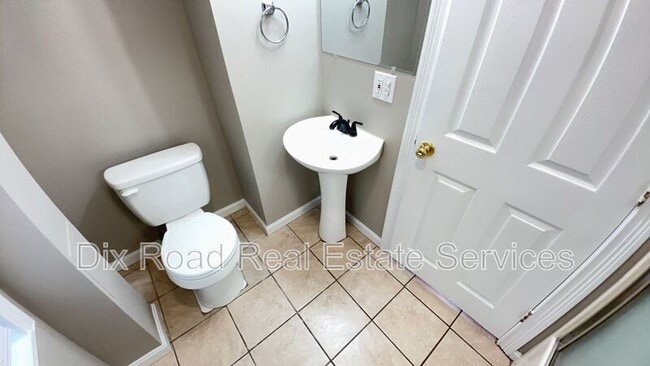 Building Photo - 1408 Western Ave