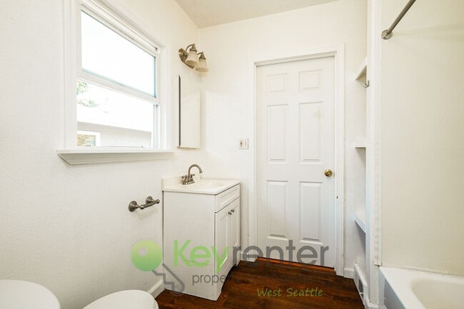 Building Photo - Spacious 4-Bedroom Seattle Home with Bonus...