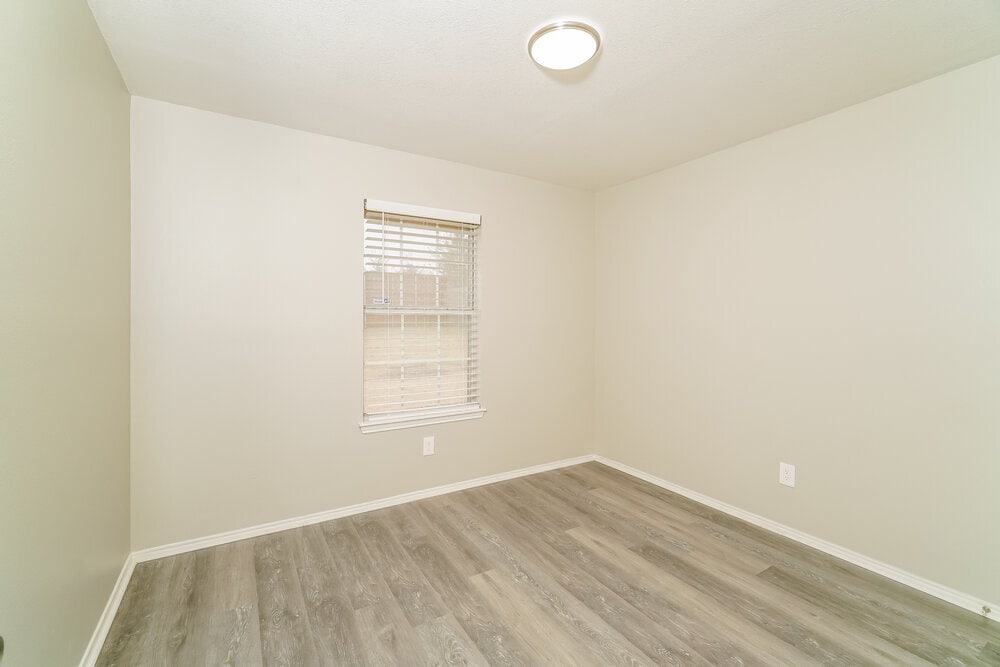 Building Photo - 100 Sandlewood Ln