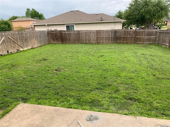 Building Photo - 719 Decker Dr