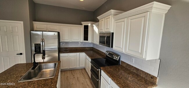 Building Photo - 17913 W Desert View Ln