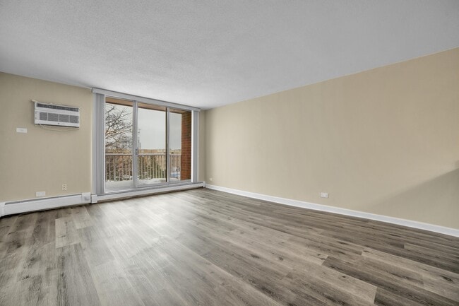 Building Photo - 2222 S Stewart Ave