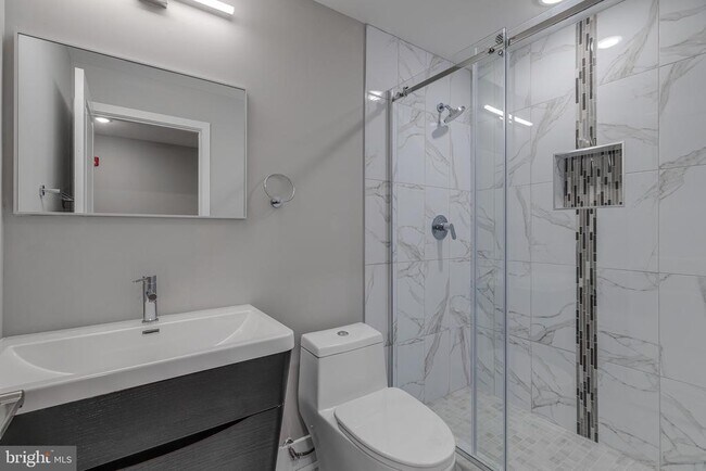 Building Photo - 2113 Master St