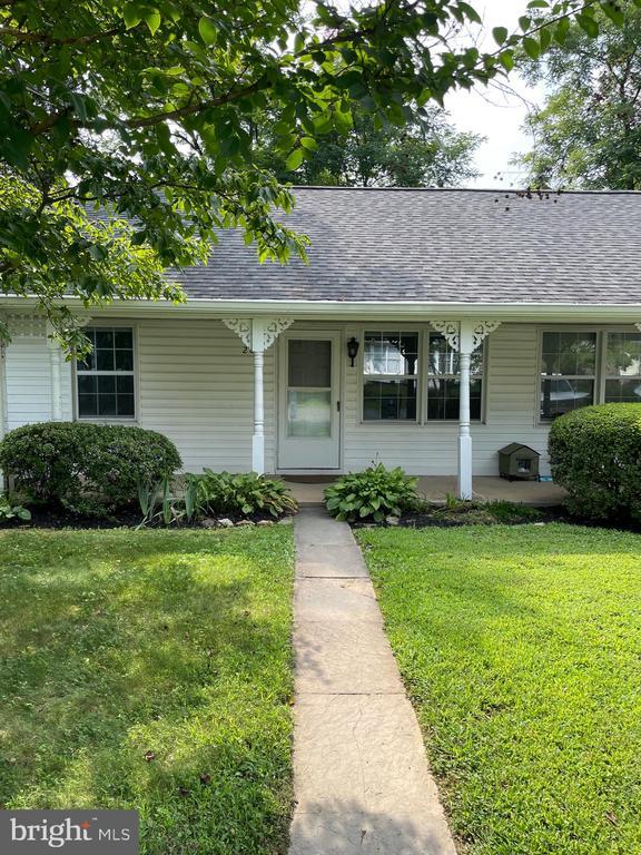 Building Photo - 208 Maple St