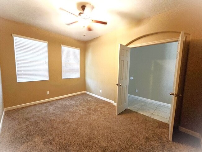 Building Photo - 3 bedroom home with den or office
