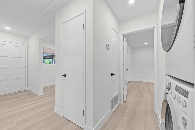 Building Photo - 22434 Salem Ave