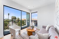 Building Photo - 904 S New Hampshire Ave