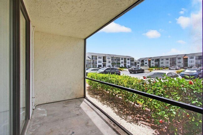 Building Photo - 752 Executive Center Dr