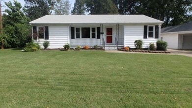 Building Photo - Wonderful 3 Bed 1 Bath House w/ Bonus Room!