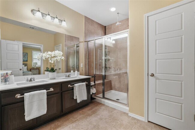 Building Photo - 204 Sawtooth Dr