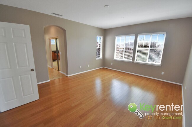 Building Photo - Beautiful 4 Bedroom Windemere Home on Corner Lot