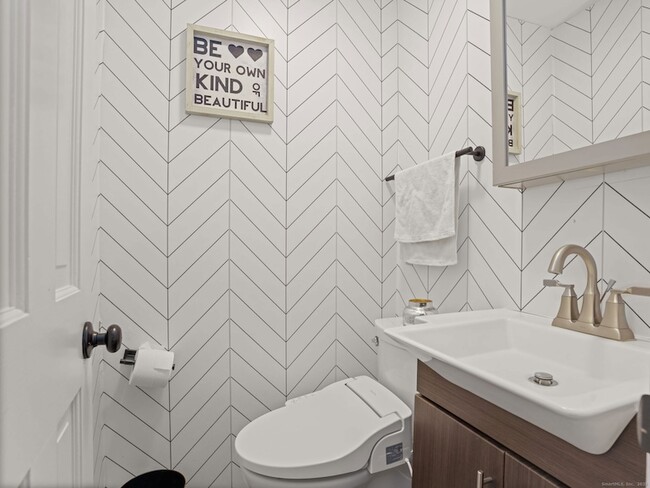 Building Photo - 10 Tupelo Rd