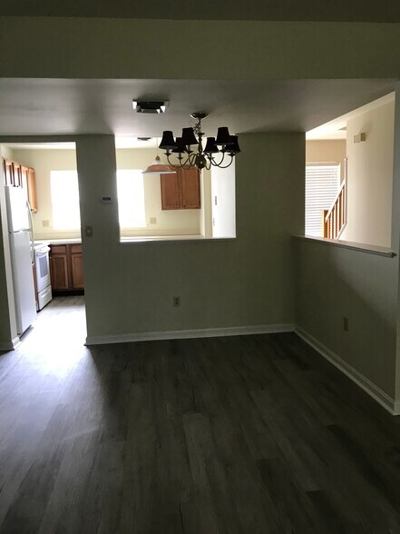 Building Photo - 1111 Cambridge Ct
