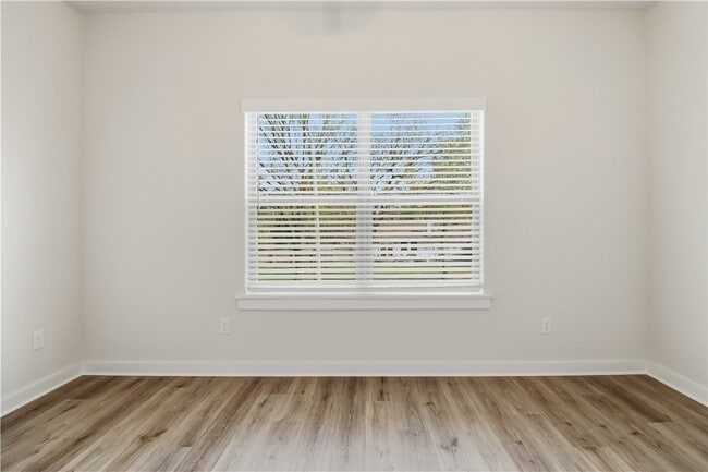 Building Photo - 3406 SE K St