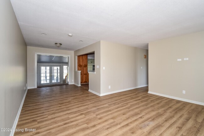 Building Photo - 6201 W Pages Ln