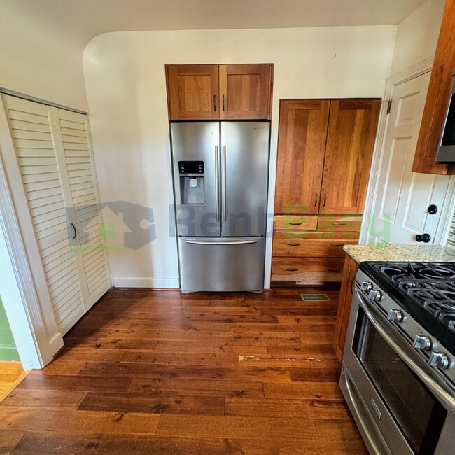 Building Photo - 8533 Circle Dr