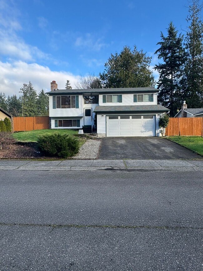 Building Photo - Spacious Covington Home with all New Appliances, Fresh Paint and Large Fenced Yard!