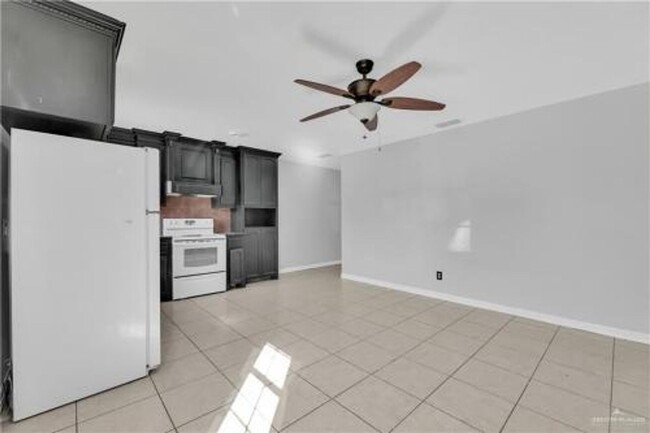 Building Photo - Benwood Apts