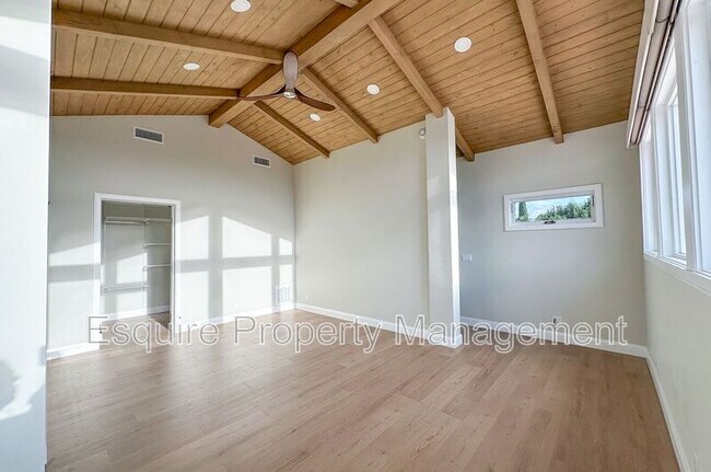 Building Photo - 1154 Essex Way