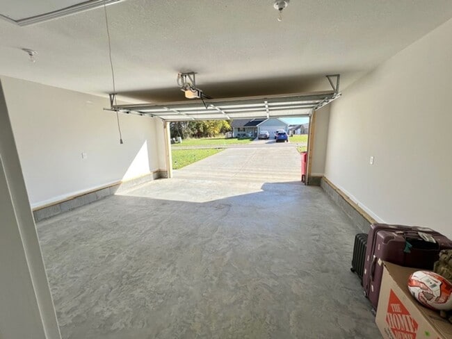 Building Photo - Beautiful Home Coming Soon!