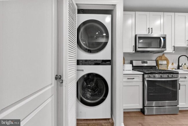 Building Photo - 1363 Childress St NE