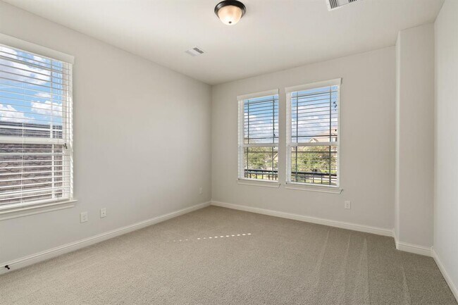 Building Photo - 16916 W Caramel Apple Trail