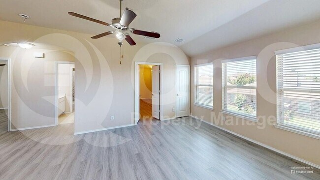 Building Photo - 400 Plum Ct