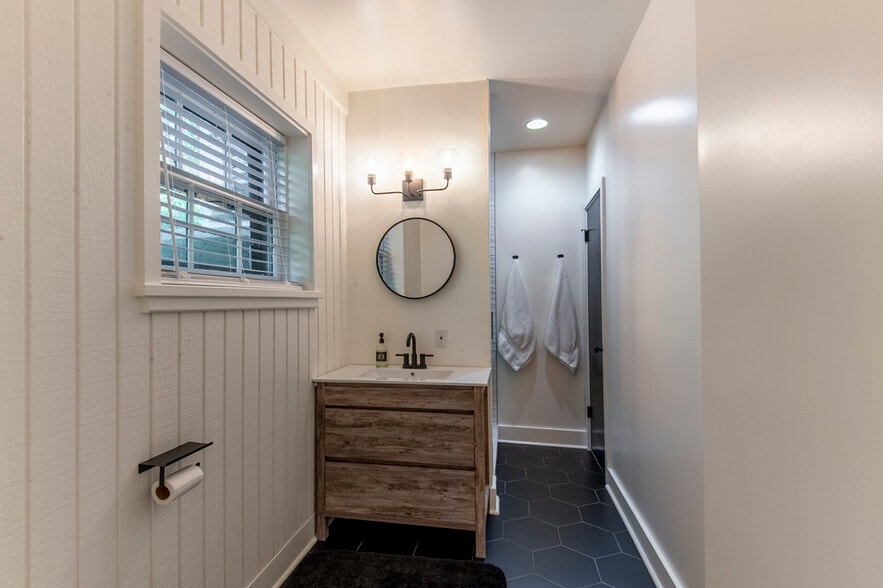 Building Photo - 1644 Dudley Mountain Rd