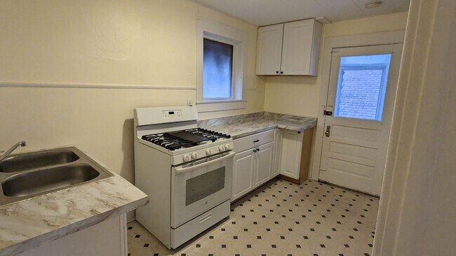 Building Photo - 1111 Sanford St